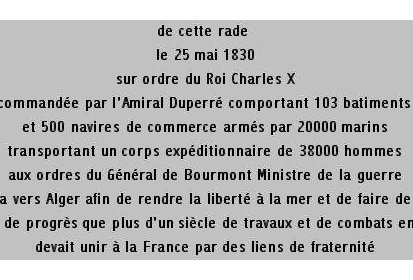 Une plaque commémorative sur une digue fermant les plages du Mourillon